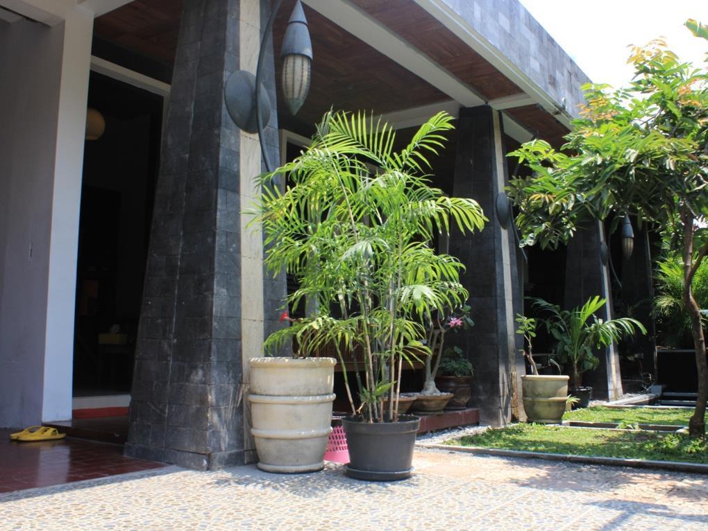 Puri Minggiran Guesthouse Yogya Yogyakarta Exterior photo
