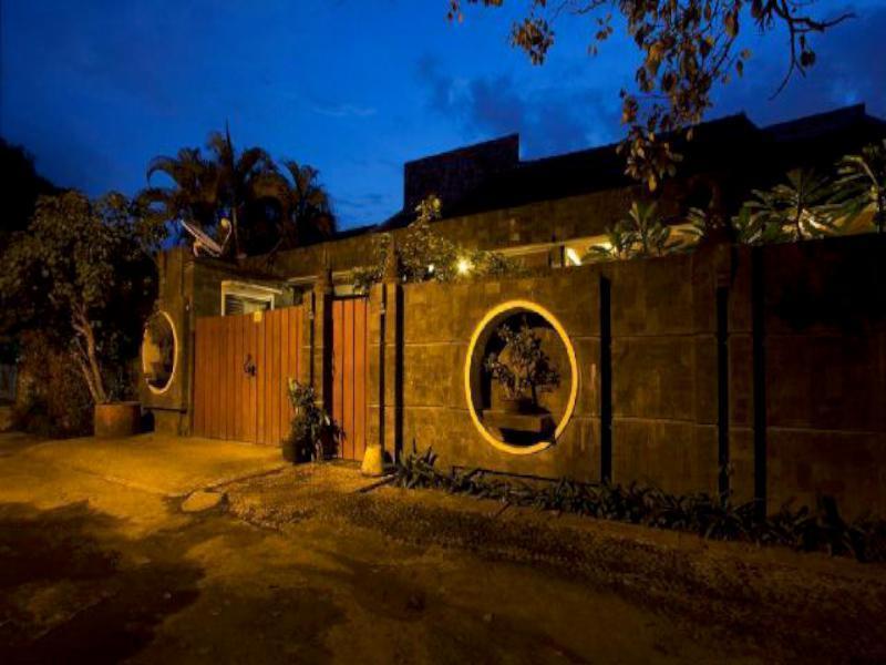 Puri Minggiran Guesthouse Yogya Yogyakarta Exterior photo