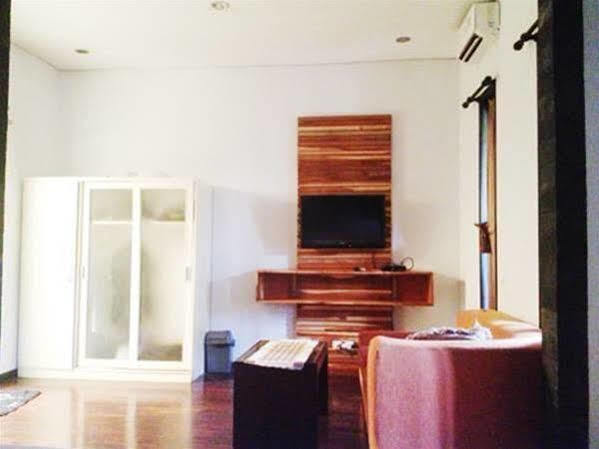 Puri Minggiran Guesthouse Yogya Yogyakarta Exterior photo