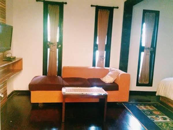 Puri Minggiran Guesthouse Yogya Yogyakarta Exterior photo